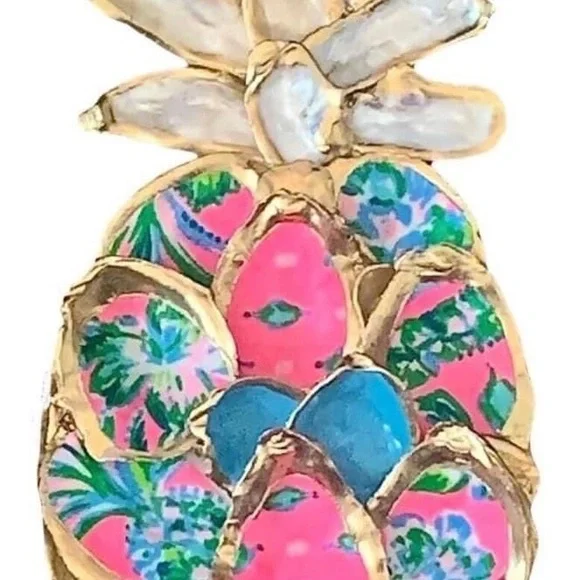 Made to order Lilly Pulitzer pineapple wall decor.